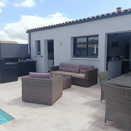 Maison Privée Avec Piscine 8mn De La Port Des Barques Villa *